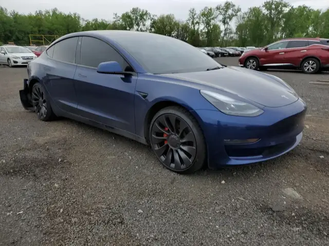 TESLA MODEL 3 2023