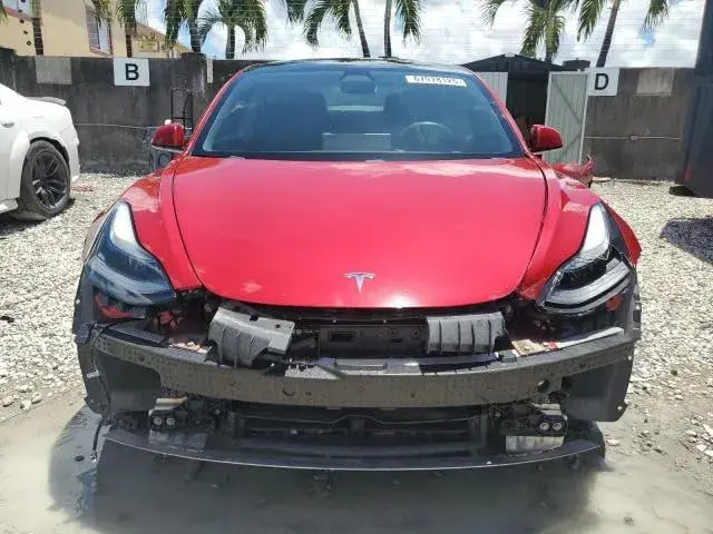 TESLA MODEL 3 2021