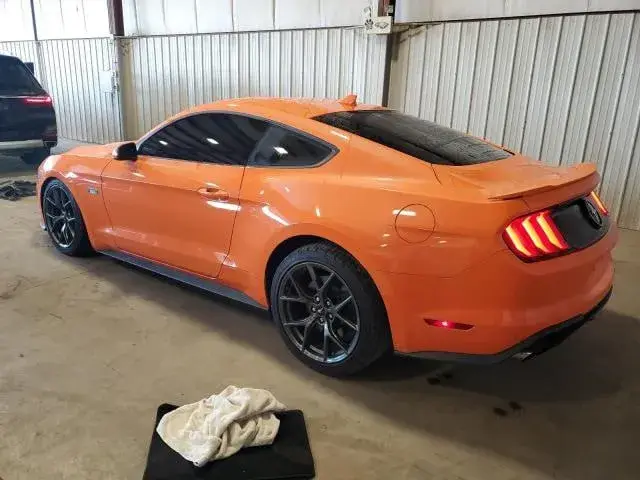 FORD MUSTANG 2021