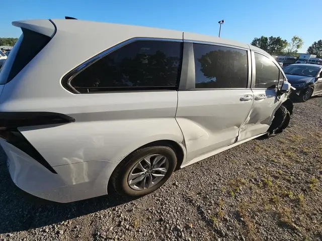TOYOTA SIENNA 8-PASSENGER SIENNA LE 8-PASSENGER 120 2023
