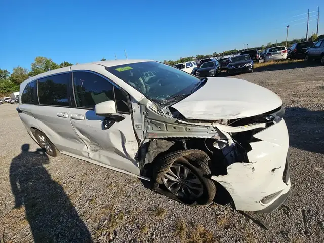 TOYOTA SIENNA 8-PASSENGER SIENNA LE 8-PASSENGER 120 2023