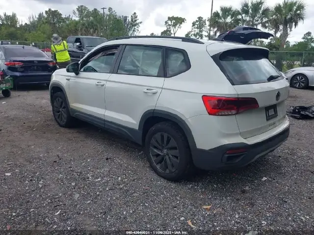 VOLKSWAGEN TAOS 2022