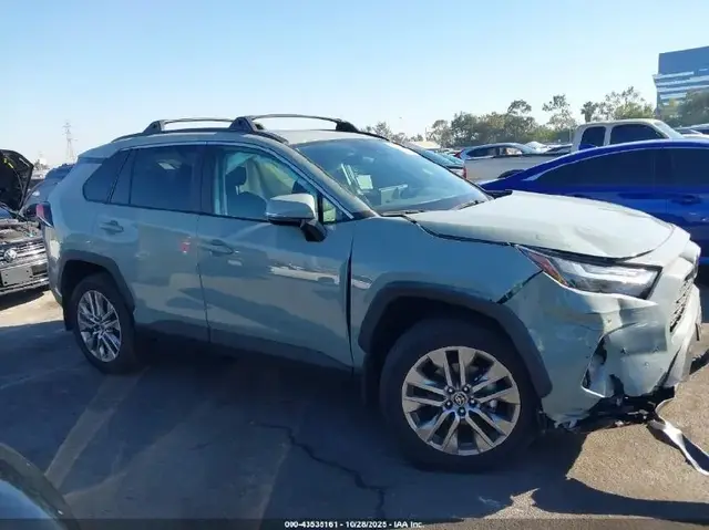 TOYOTA RAV4 XLE PREMIUM 2023