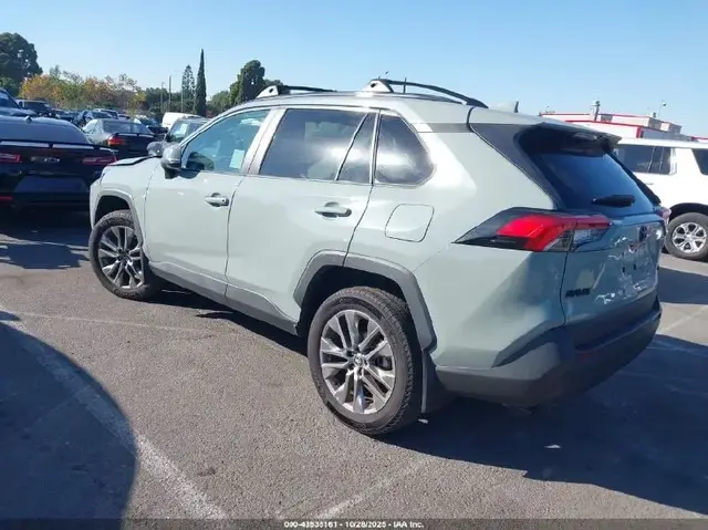 TOYOTA RAV4 XLE PREMIUM 2023