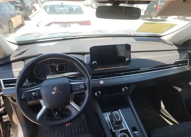MITSUBISHI OUTLANDER SE 2024