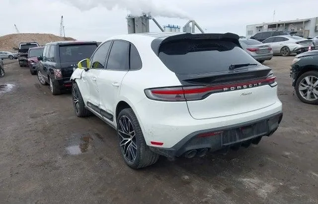 PORSCHE MACAN T 2024