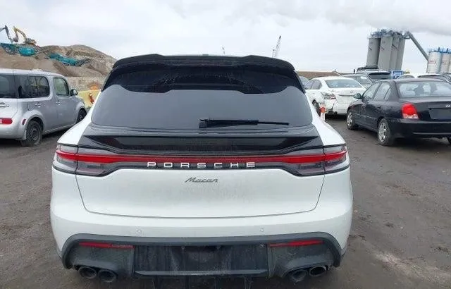PORSCHE MACAN T 2024