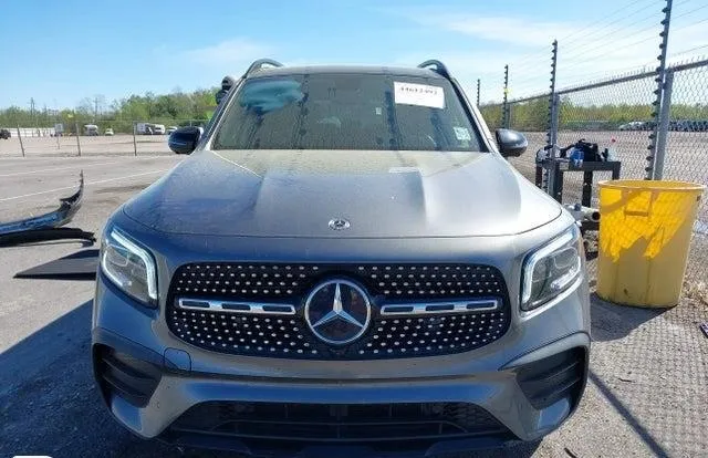 MERCEDES-BENZ GLB250 2023