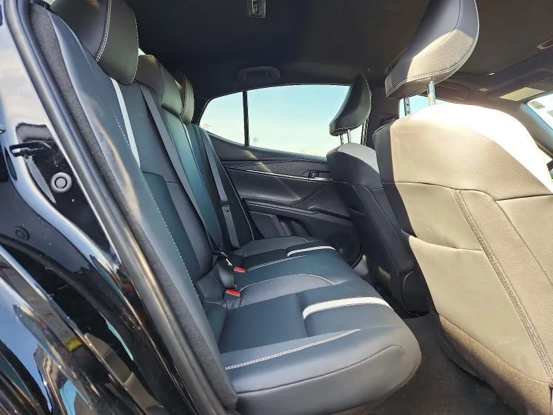 TOYOTA CAMRY SE 2026