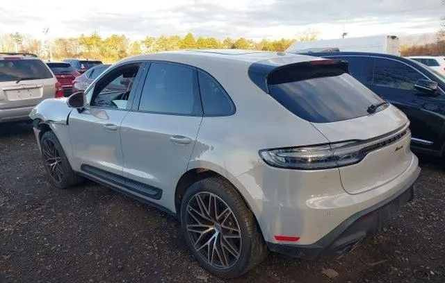 PORSCHE MACAN T 2024