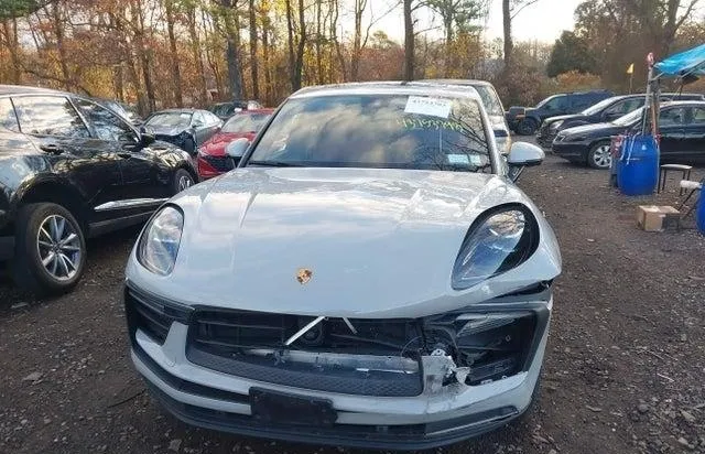 PORSCHE MACAN T 2024