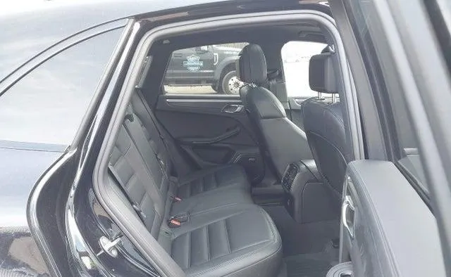 PORSCHE MACAN GTS 2023