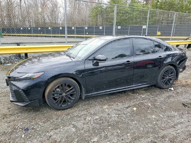 TOYOTA CAMRY SE 2025