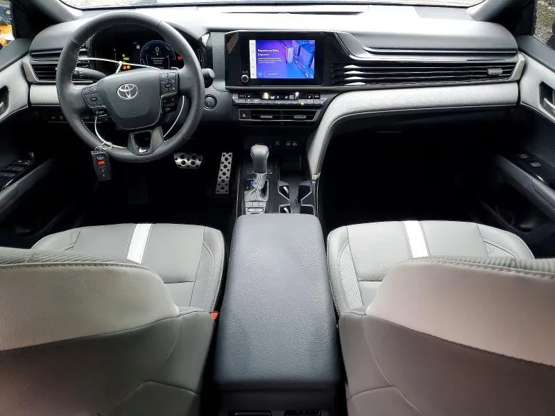 TOYOTA CAMRY SE 2025