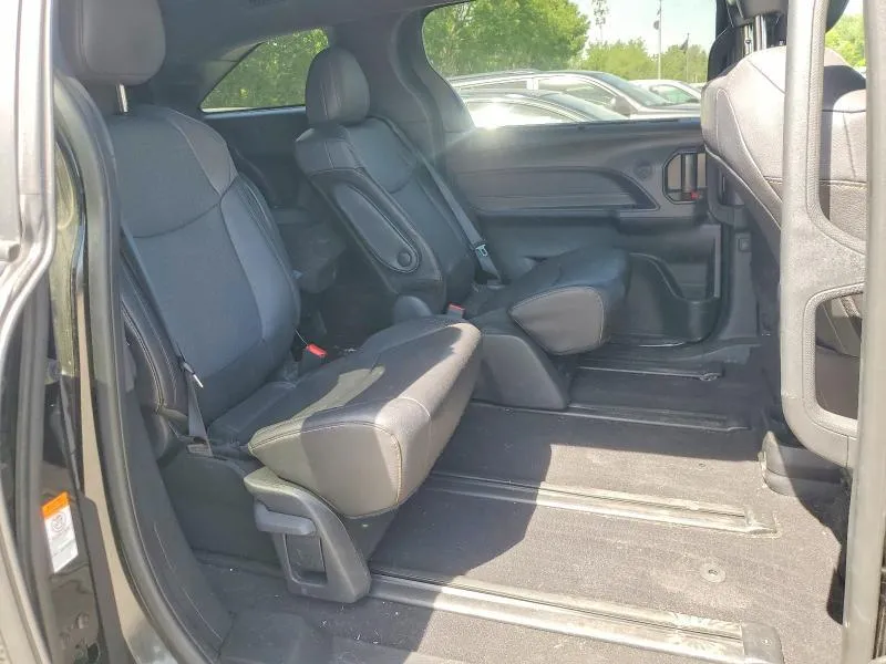 TOYOTA SIENNA WOODLAND EDITION 2024
