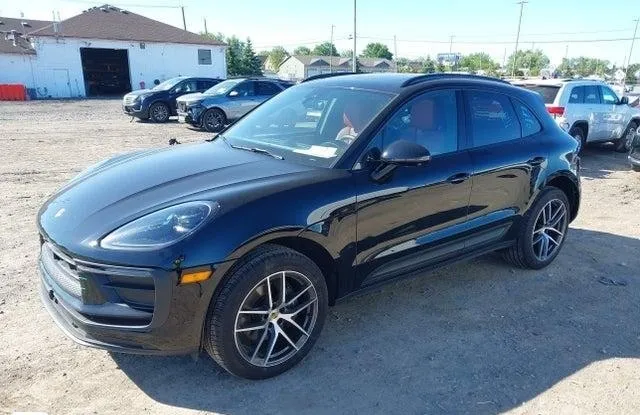PORSCHE MACAN T 2025