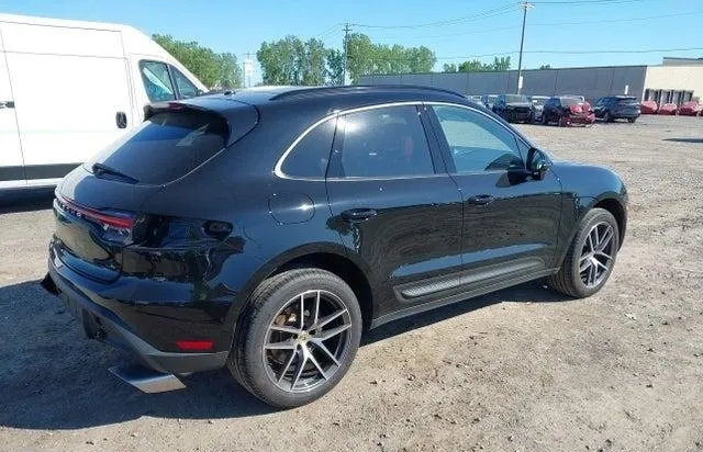 PORSCHE MACAN T 2025