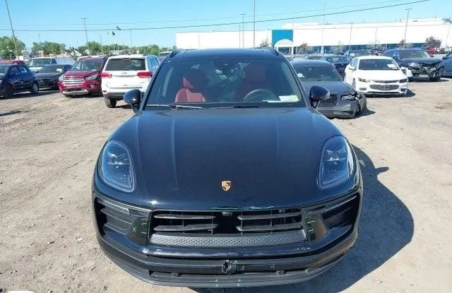 PORSCHE MACAN T 2025