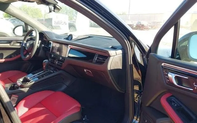 PORSCHE MACAN T 2025