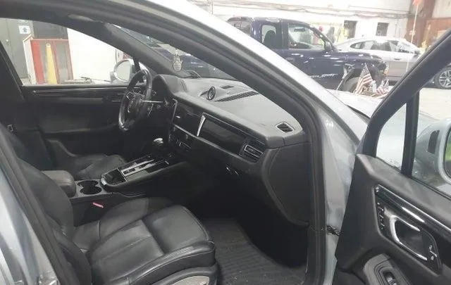 PORSCHE MACAN T 2023