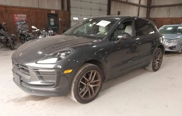 PORSCHE MACAN T 2025
