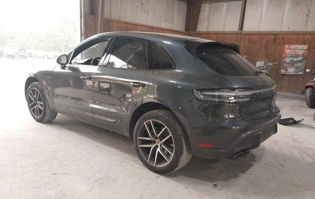 PORSCHE MACAN T 2025