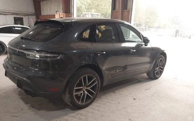 PORSCHE MACAN T 2025