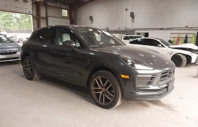 PORSCHE MACAN T 2025