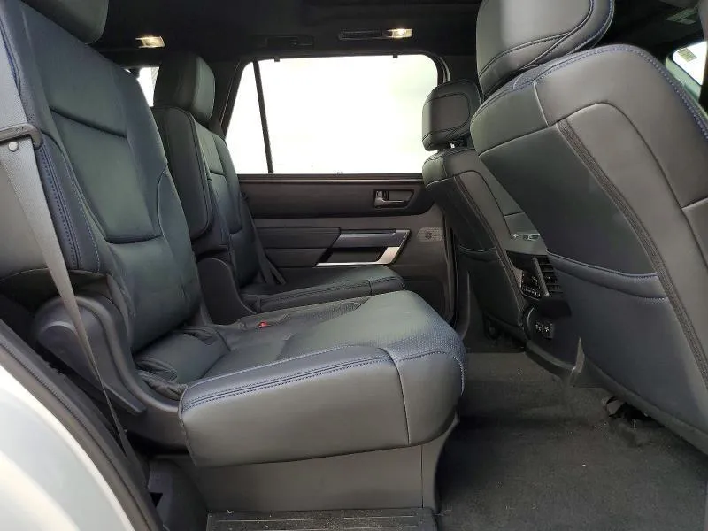 TOYOTA SEQUOIA PLATINUM 2026