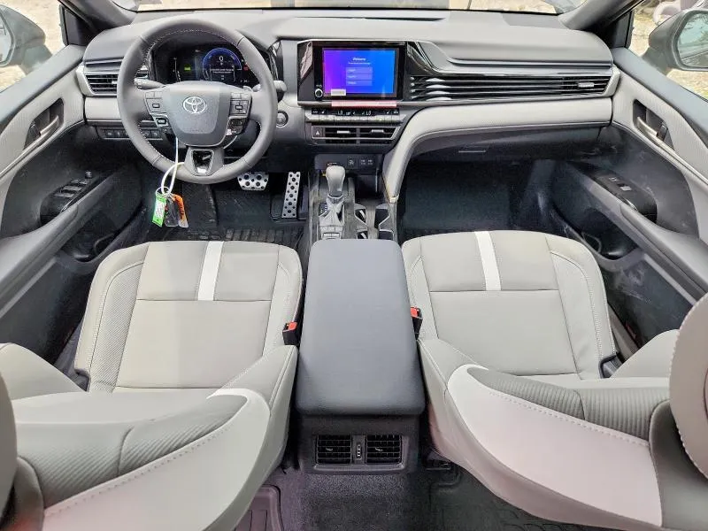 TOYOTA CAMRY SE 2026
