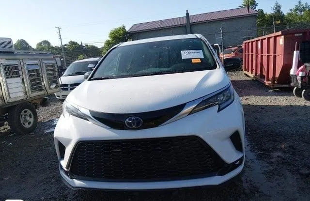 TOYOTA SIENNA XSE 2023
