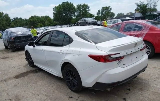 TOYOTA CAMRY SE 2026