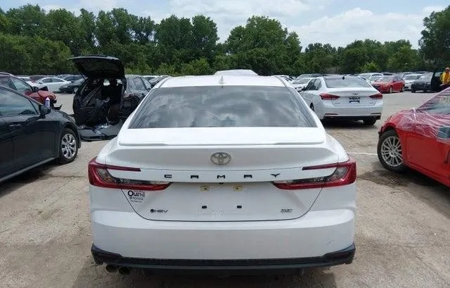 TOYOTA CAMRY SE 2026