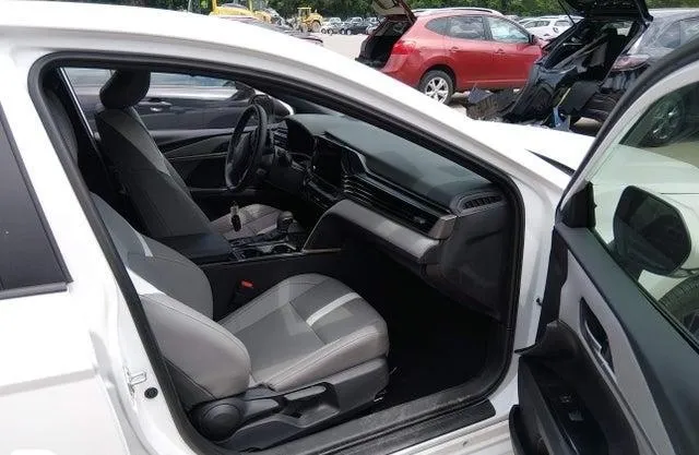 TOYOTA CAMRY SE 2026