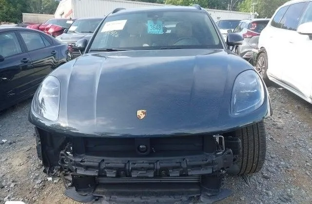 PORSCHE MACAN T 2024