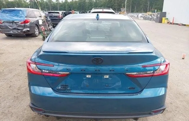 TOYOTA CAMRY SE 2026