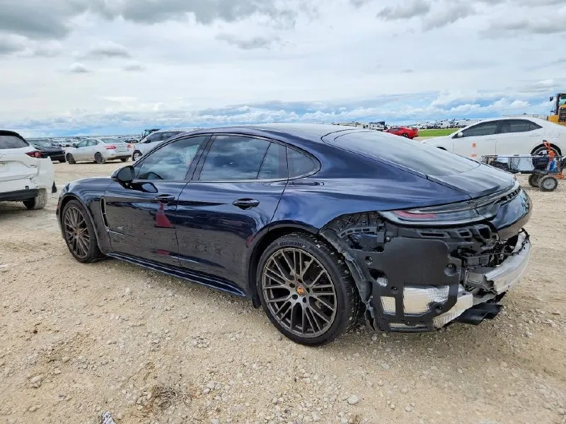 PORSCHE PANAMERA BASE 2022
