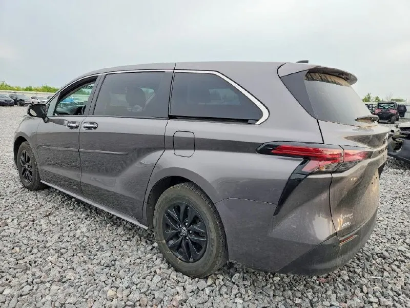 TOYOTA SIENNA XLE 2022