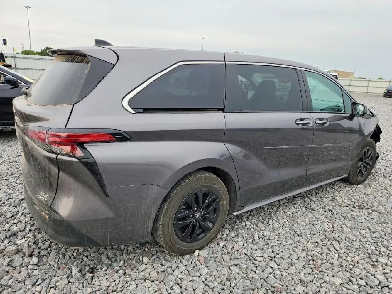 TOYOTA SIENNA XLE 2022