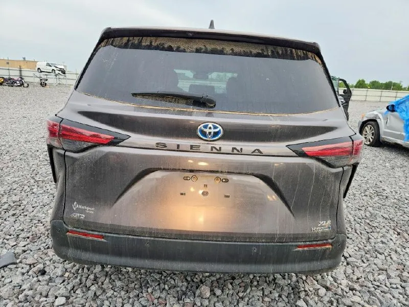 TOYOTA SIENNA XLE 2022