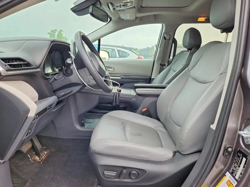TOYOTA SIENNA XLE 2022