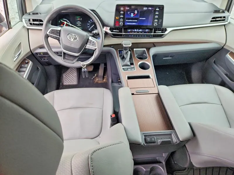 TOYOTA SIENNA XLE 2022