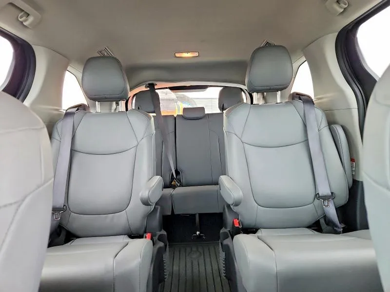 TOYOTA SIENNA XLE 2022
