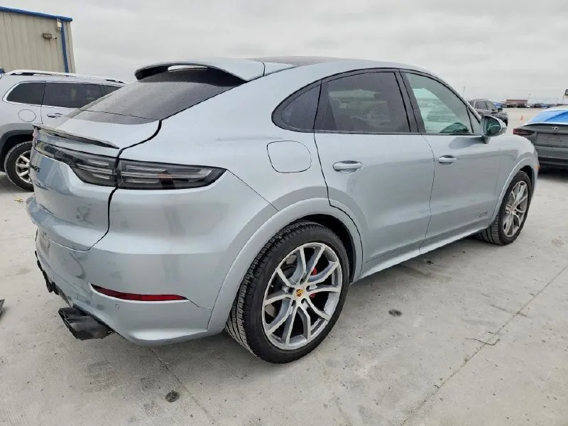 PORSCHE CAYENNE GTS COUPE 2023