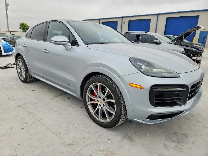 PORSCHE CAYENNE GTS COUPE 2023
