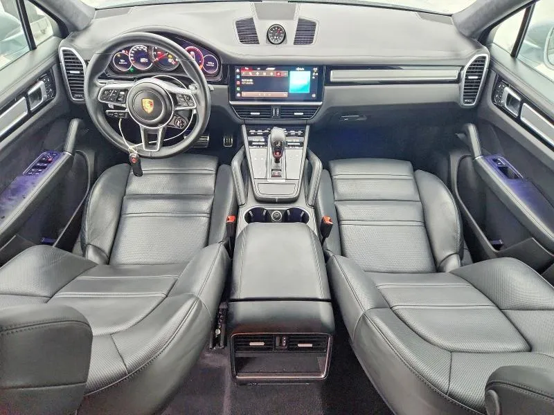 PORSCHE CAYENNE GTS COUPE 2023