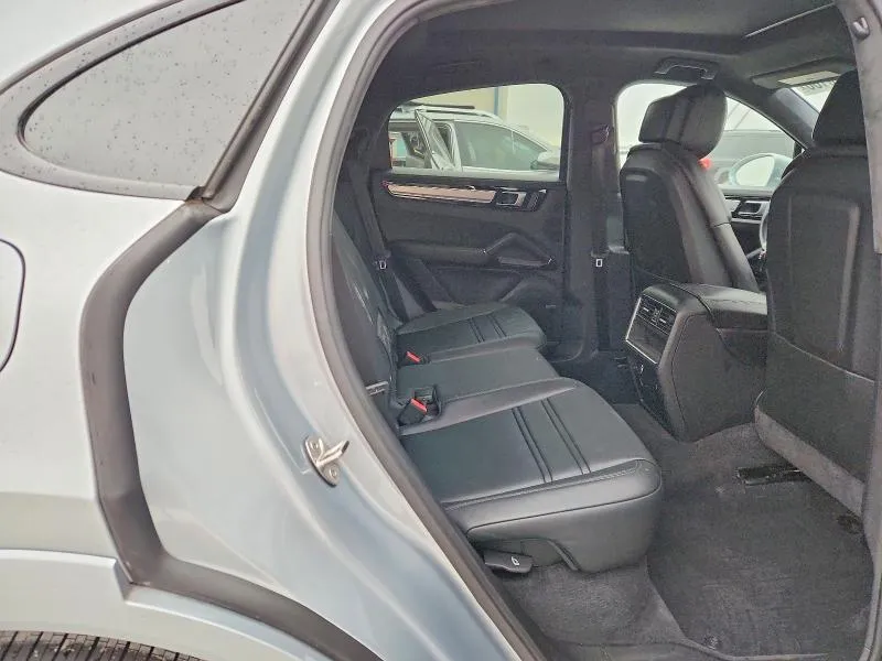 PORSCHE CAYENNE GTS COUPE 2023