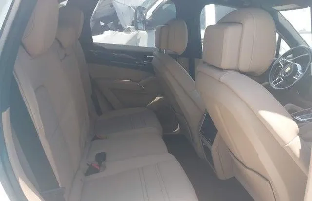 PORSCHE CAYENNE PLATINUM EDITION 2022