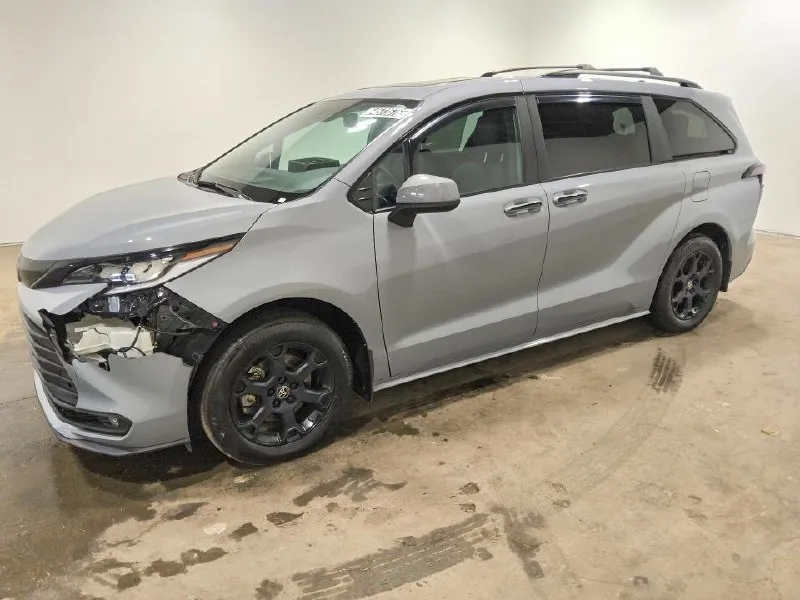 TOYOTA SIENNA WOODLAND EDITION 2025