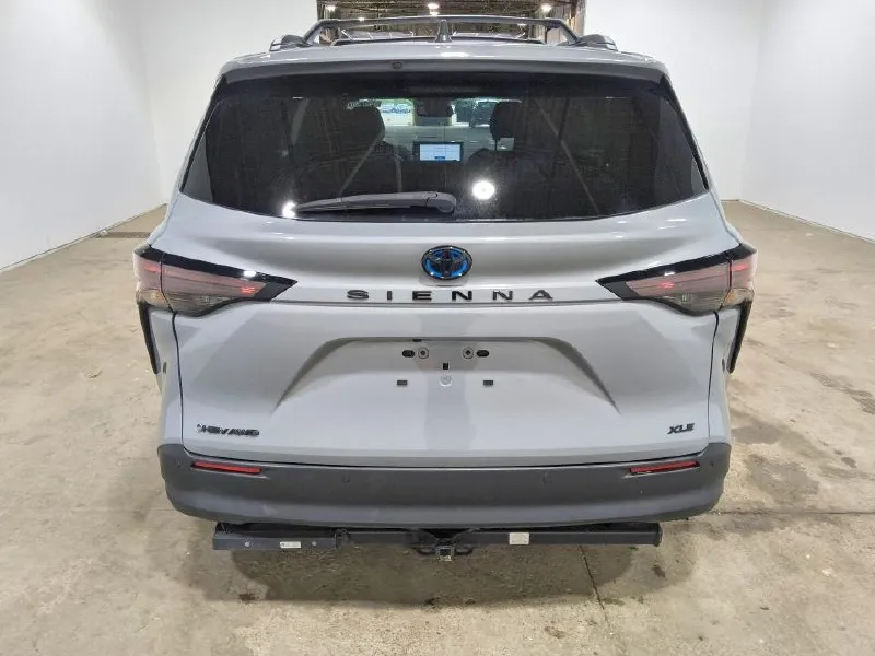 TOYOTA SIENNA WOODLAND EDITION 2025